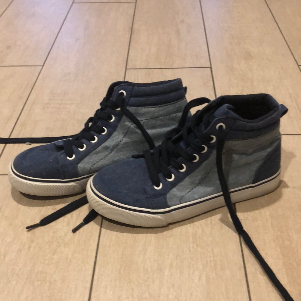 Shoes - Picture 2 of 5